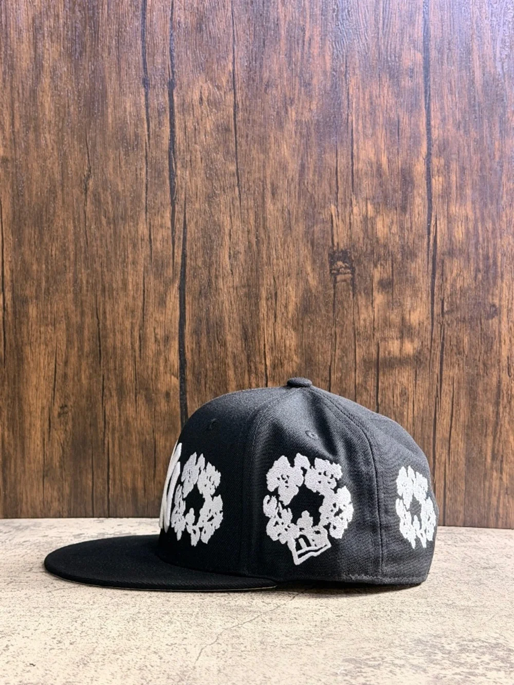 NWT New Era 9FIFTY New York Yankees Black Floral Snapback Hat OSFA - Picture 4 of 5